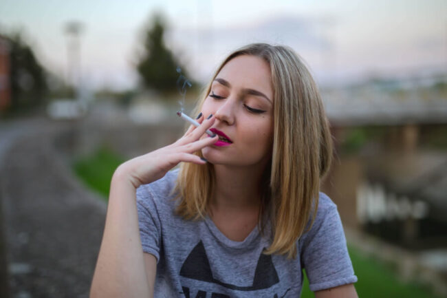 6 Hábitos que Dañan tu Piel: El Cannabis Proporciona Alivio 